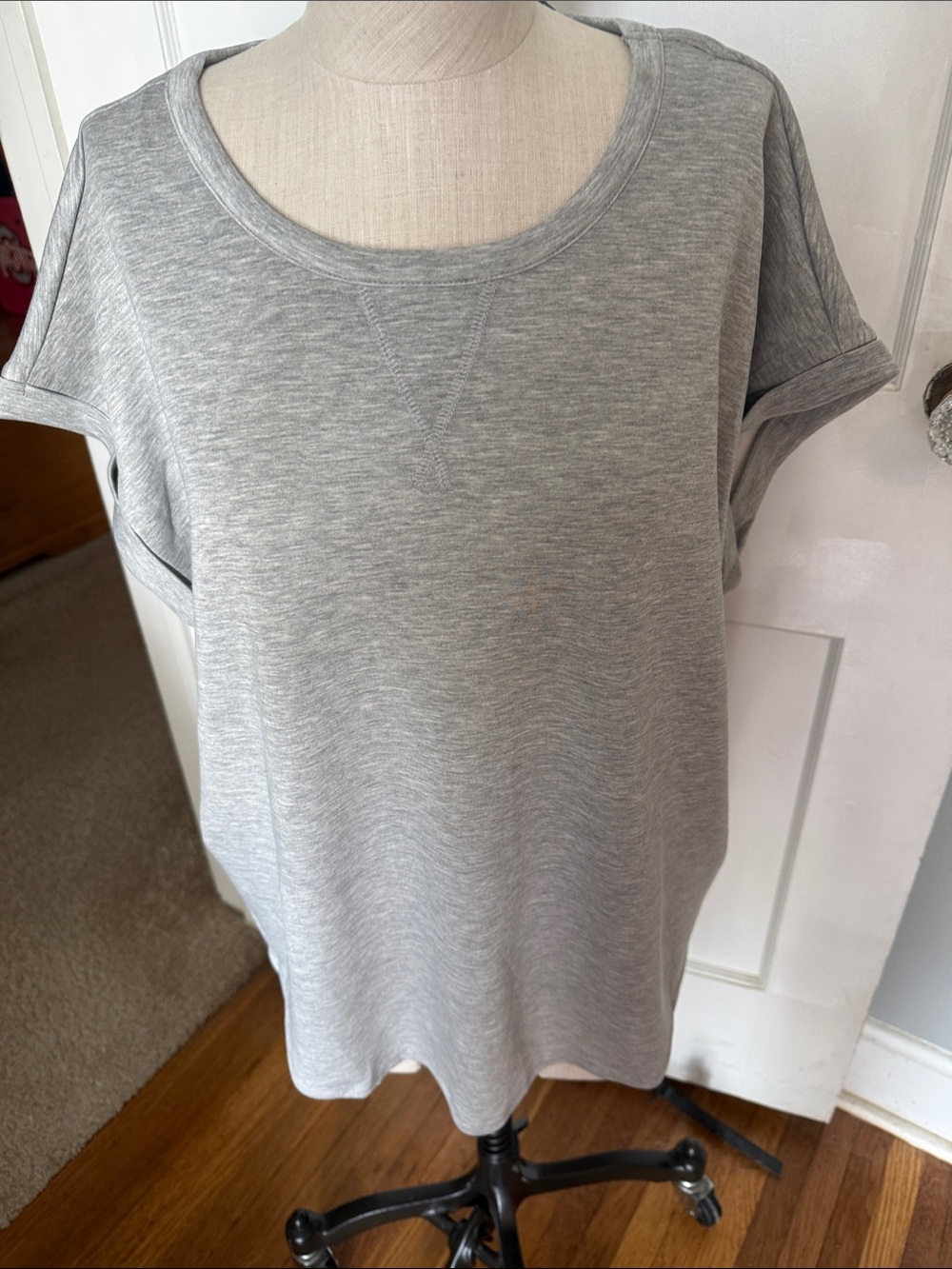 Maurices Heather Gray Short Sleeve Scoop Neck Tee